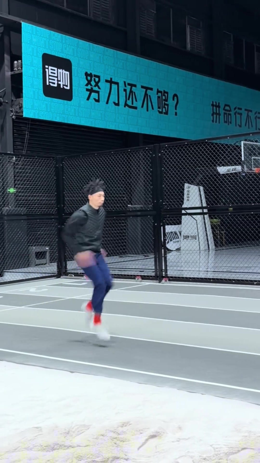 这是真的会飞！😲来看看陈登星的跳远训练和扣篮