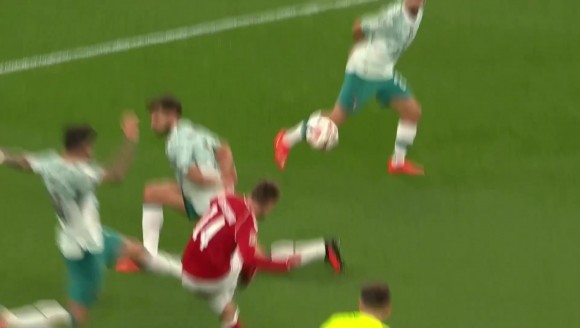 丹麦1-1扳平葡萄牙！达姆斯高兜射完美弧线破门！